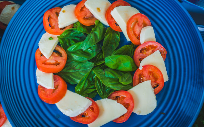 Food, Yummy, Food photography, Food photography Budapest, Budapest, Hungary, Budapest XIII, Tomato, Basil, Cheese, Goat cheese, Fitness, Low carb, healthy,